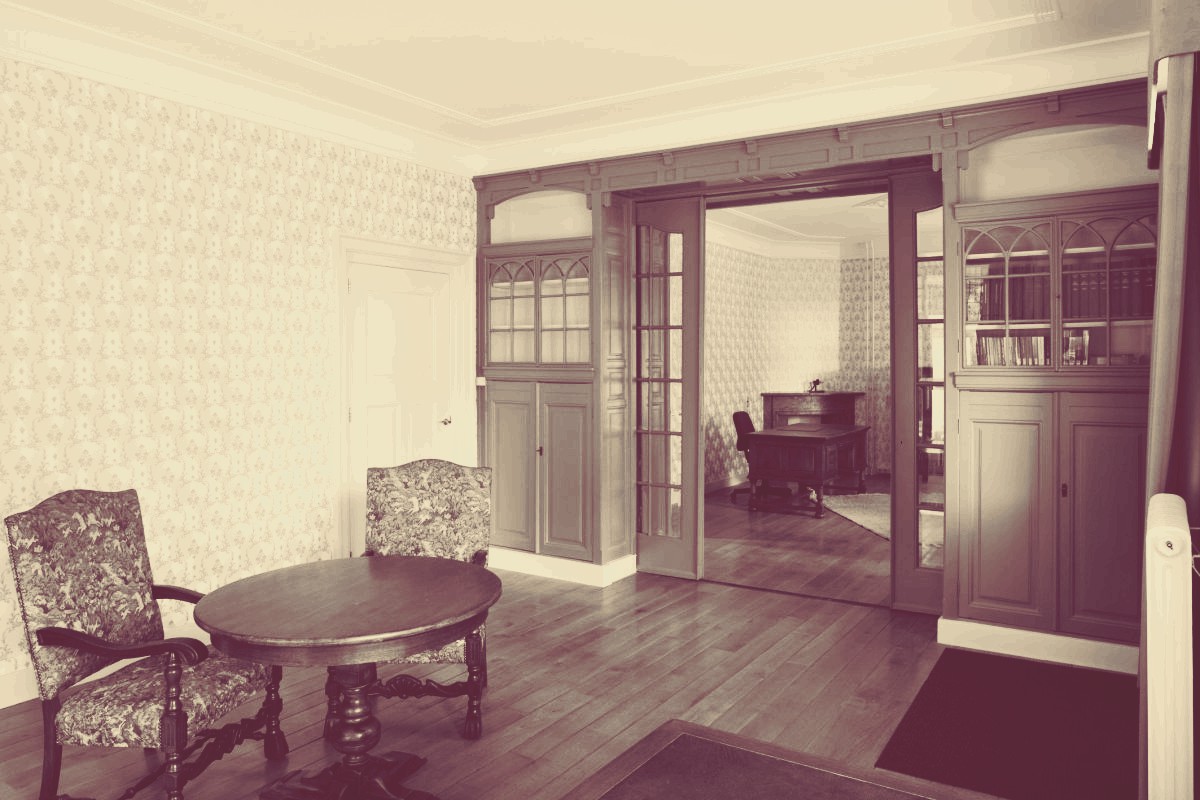 Een kamer en suite zoals hij bedoeld is, de deuren als sieraad van het huis